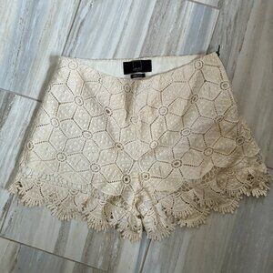 DOLCE VITA OFF-WHITE EYELET FLAT FRONT SCALLOP HEM SHORTS WOMENS SZ 4